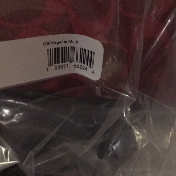 🆕‼️Coach reversible tote with detachable pouch - Picture 5 of 5